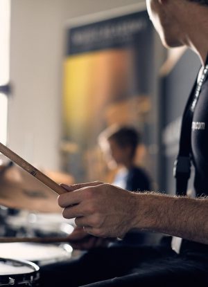 Schüler und Dozent im Schlagzeugunterricht