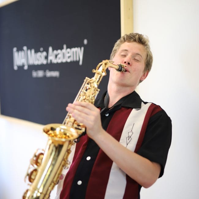 Saxophonist in seinem Element