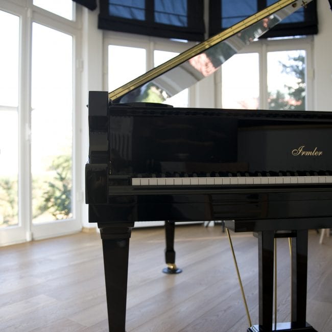 Großer Flügel für den Musikunterricht