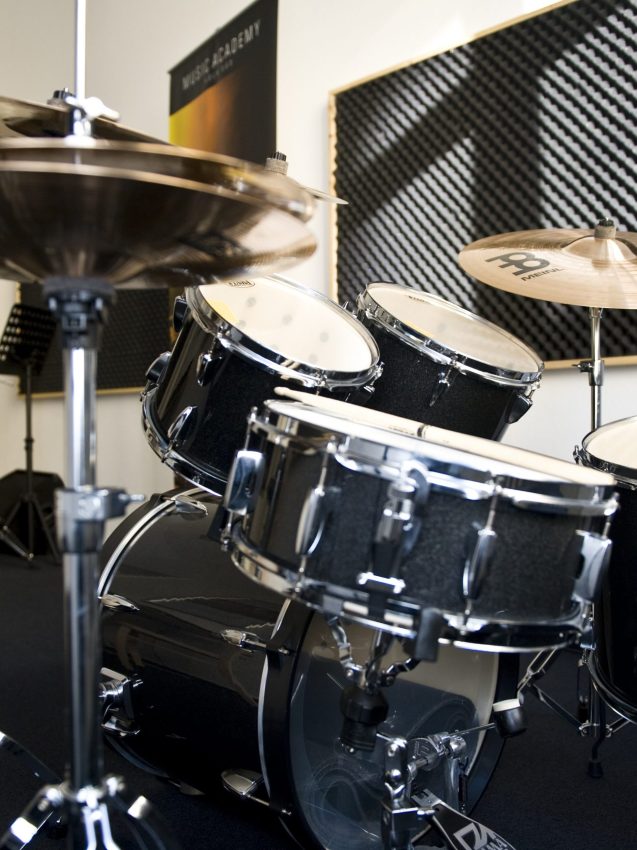 Schlagzeugraum in der Music Academy für Schüler und Dozenten