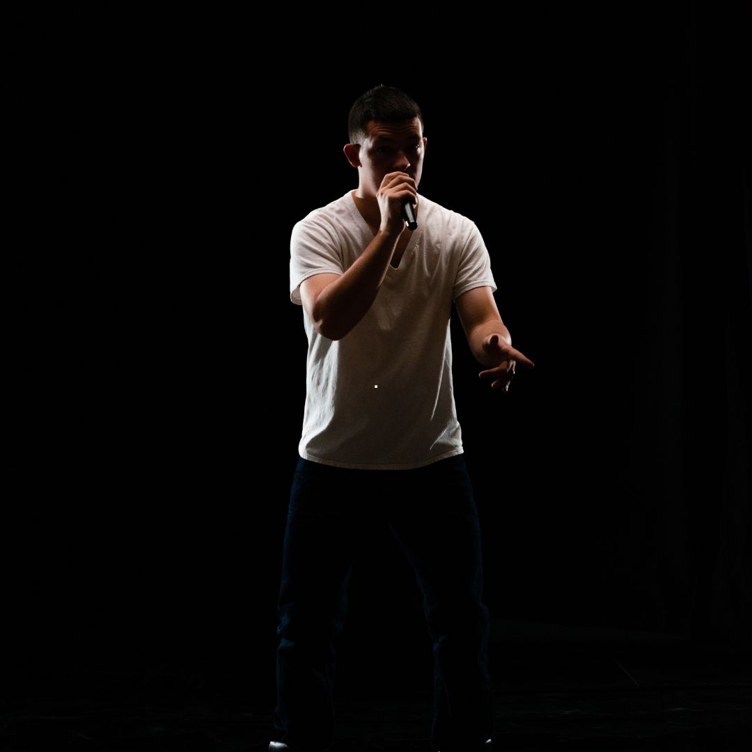 Ein Schüler lernt Beatboxen