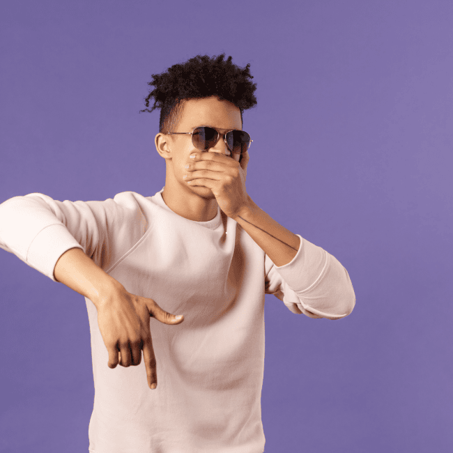 Ein Schüler macht Beatboxen